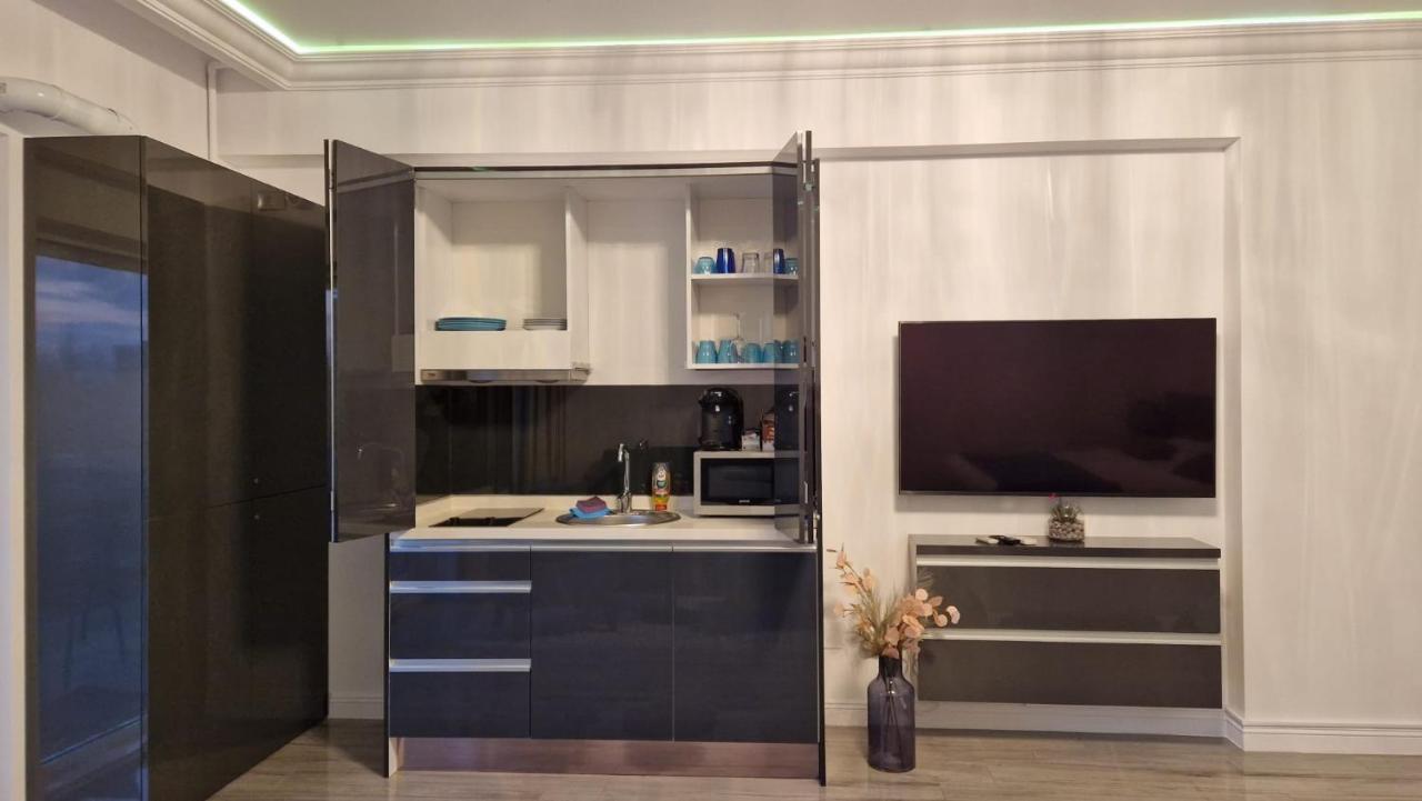 White Tower - Private Studio 106 Mamaia Exterior foto